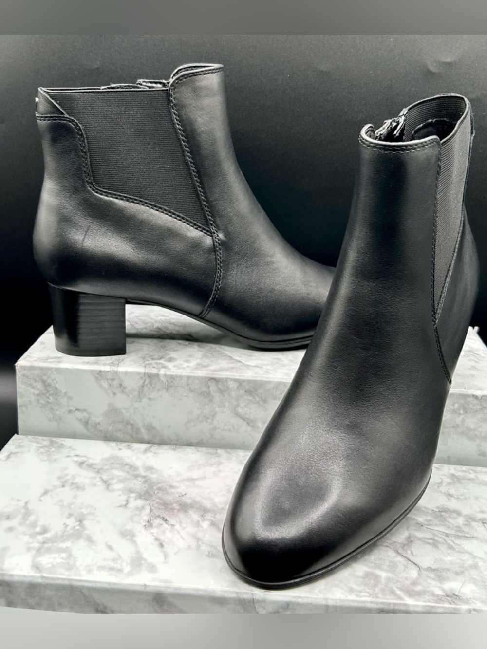 CLARKS Linnae Hi Black Leather Ankle Boots -Block Heel. Size 8.5